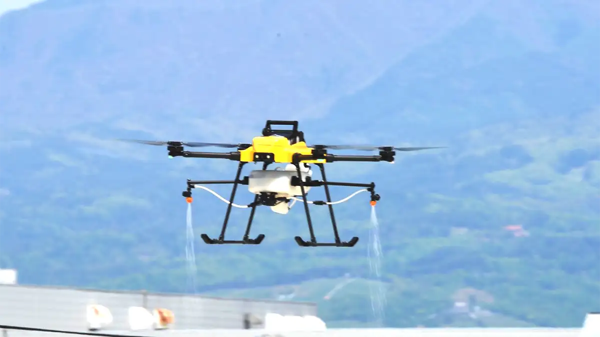 ドローンによる遮熱資材散布　ハウスの夏季高温対策を実証　NTT e-Drone Technology