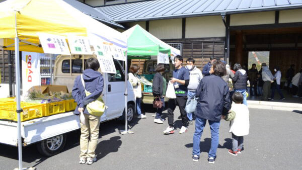 地元野菜にふれる　第4回青空フェスタ　青壮年部が協力