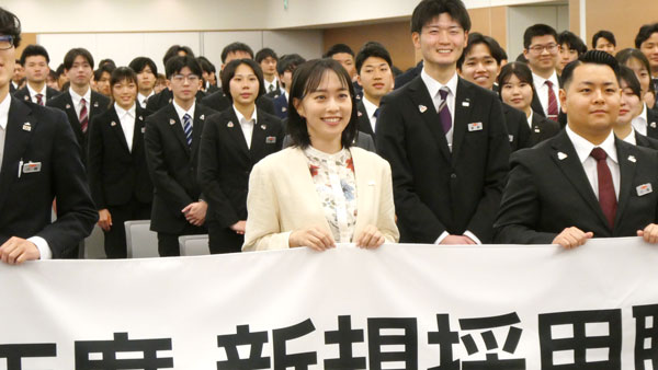 ＪＡ全農が新規採用職員入会式　石川佳純さんが激励　279人に辞令