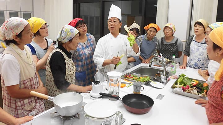 【特集：第66回ＪＡ全国女性大会】現地ルポ：輝くＪＡ女性部　愛彩館を核に料理教室で「食選力」　ＪＡ延岡女性部（宮崎県）