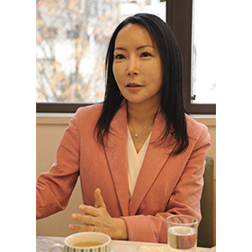 【インタビュー】 人間らしい社会に向け　女性の感性が大切な時　ジャーナリスト 堤 未果さん