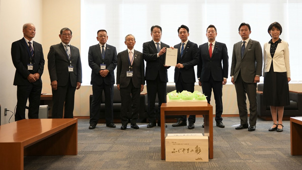 シャインマスカットの海外ライセンス政策転換　小泉農水相・林官房長官に緊急要請