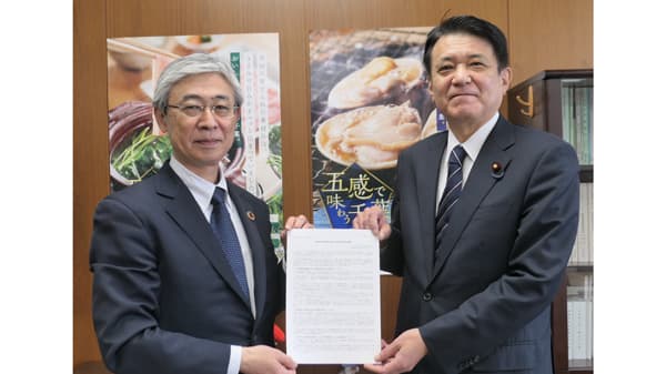 政府へ飼料高騰の対策強化を要望　角田農水政務官へ書面を手渡し　パルシステム連合会