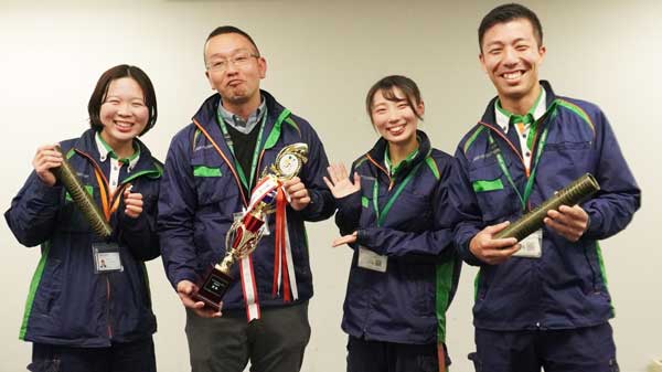 宅配接遇力コンテスト　優勝カップは笑顔届ける新人職員へ　パルシステム東京