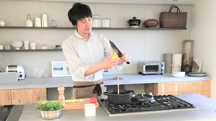 「青果日和」の魅力伝えるアンバサダーに料理研究家コウケンテツが就任
