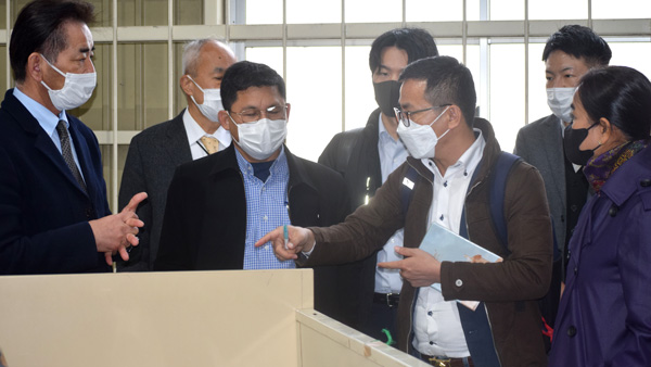 日本の精米技術に関心　茨城でカンボジア政府関係者　ケツト科学研究所が招へい